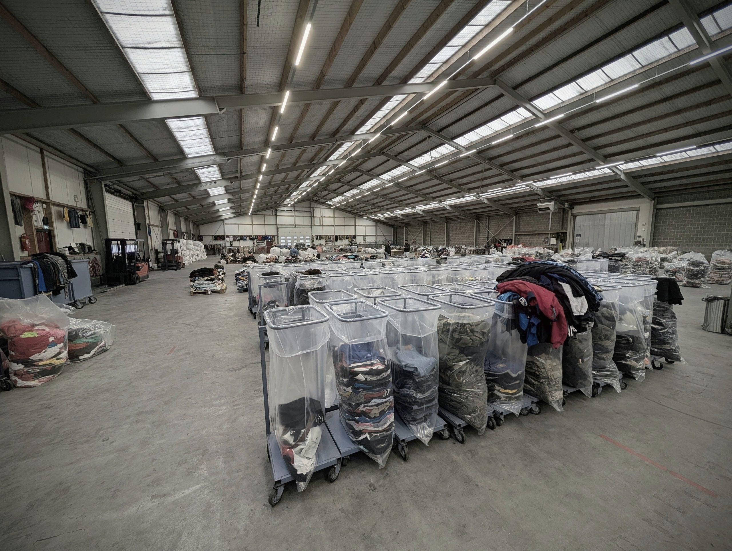 Excellent Vintage warehouse Bovenkarspel — 2,500 m² of curated vintage stock